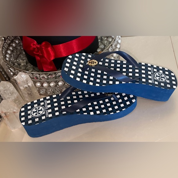 Tory Burch Blue White Rubber Platform Thong Sandals size 6 - Picture 3 of 6